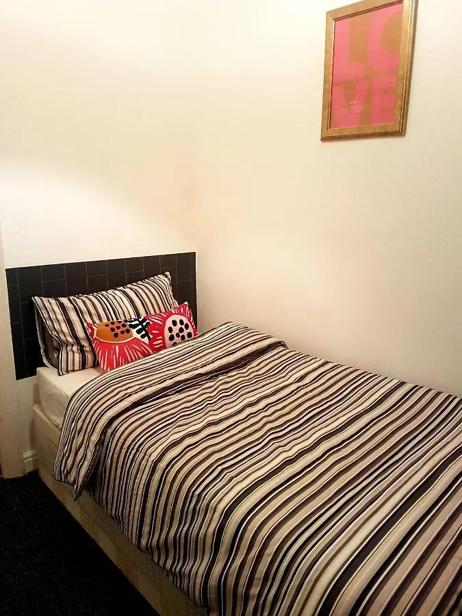 مبيت وإفطار إيلفورد Budget House In Gants Hill فندق مبيت وإفطار